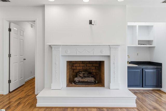 4 Parkins Place, Greenville, SC 29607