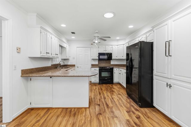 4 Parkins Place, Greenville, SC 29607