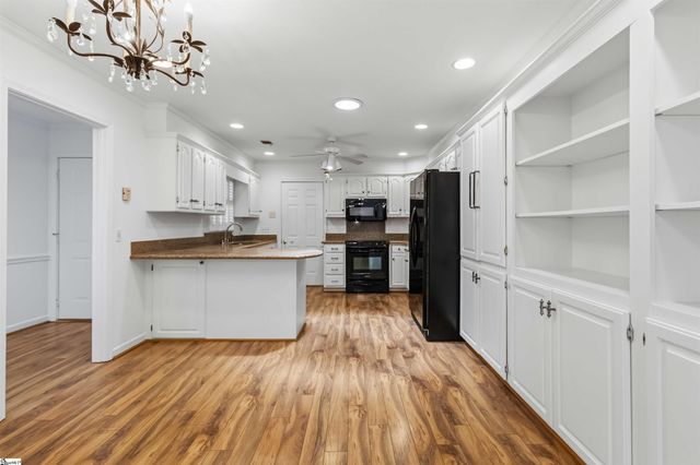 4 Parkins Place, Greenville, SC 29607