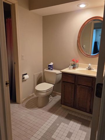 1514 Golf View Road #E, Madison, WI 53704