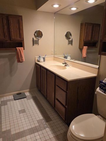 1514 Golf View Road #E, Madison, WI 53704