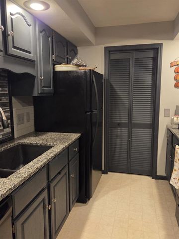 1514 Golf View Road #E, Madison, WI 53704
