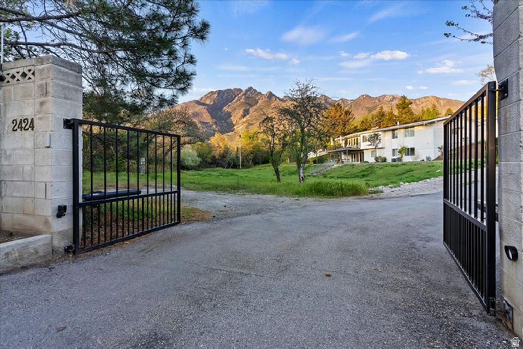 2421 E OAKCREST LN # 7, Holladay, UT 84121 — photo 2