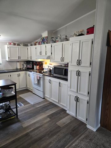 26810 N Regal Ln, Chattaroy, WA 99003