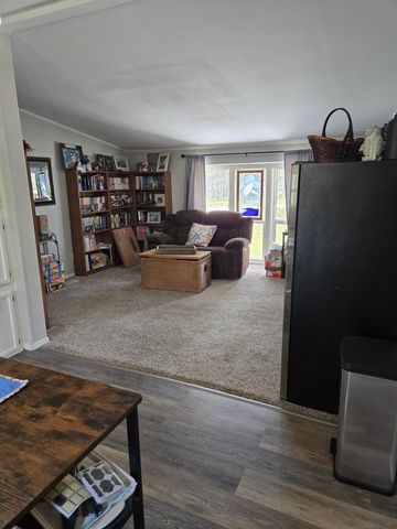 26810 N Regal Ln, Chattaroy, WA 99003