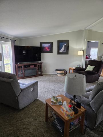26810 N Regal Ln, Chattaroy, WA 99003