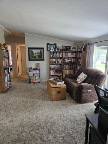 26810 N Regal Ln, Chattaroy, WA 99003