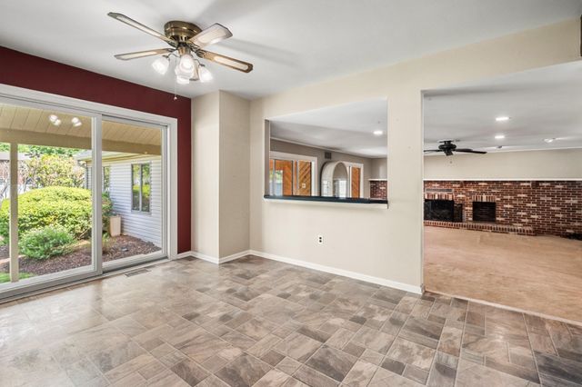 9 WHITECHAPEL DR, Mount Laurel, NJ 08054