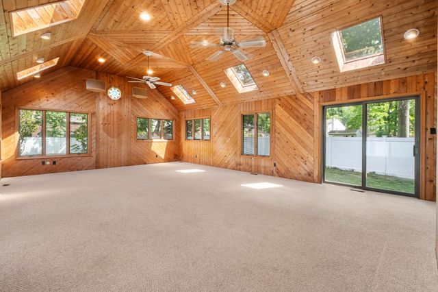 9 WHITECHAPEL DR, Mount Laurel, NJ 08054