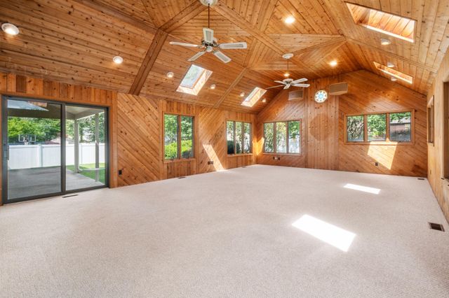 9 WHITECHAPEL DR, Mount Laurel, NJ 08054