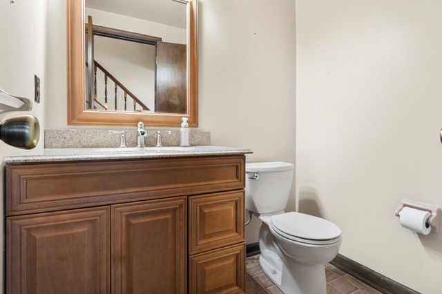 9 WHITECHAPEL DR, Mount Laurel, NJ 08054