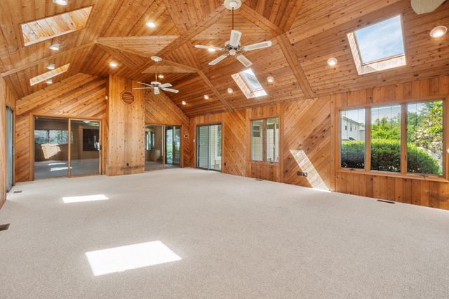 9 WHITECHAPEL DR, Mount Laurel, NJ 08054