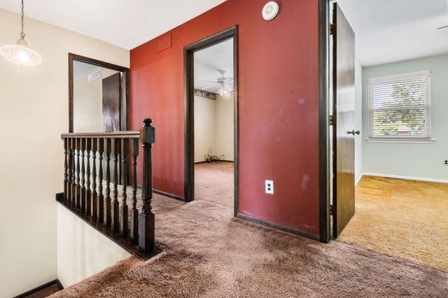 9 WHITECHAPEL DR, Mount Laurel, NJ 08054