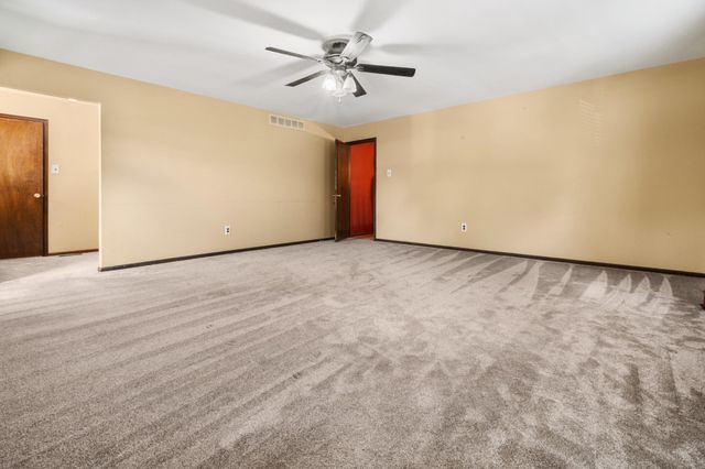 9 WHITECHAPEL DR, Mount Laurel, NJ 08054