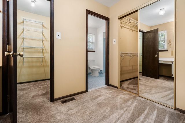 9 WHITECHAPEL DR, Mount Laurel, NJ 08054