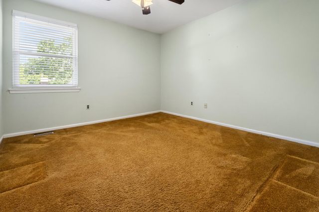9 WHITECHAPEL DR, Mount Laurel, NJ 08054