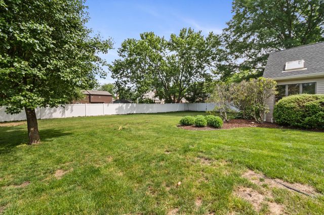 9 WHITECHAPEL DR, Mount Laurel, NJ 08054