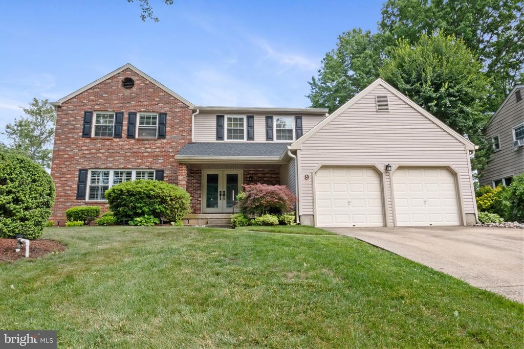 9 WHITECHAPEL DR, Mount Laurel, NJ 08054