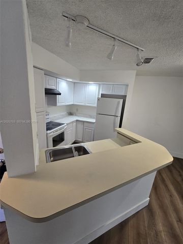 3340 N Pinewalk Dr N 1518, Margate, FL 33063