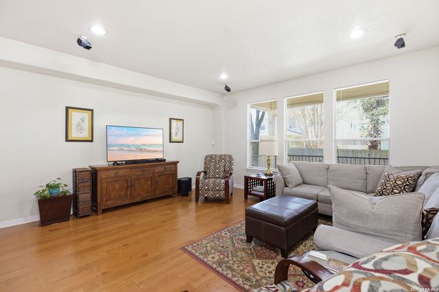 221 Lone Star, Boerne, TX 78006