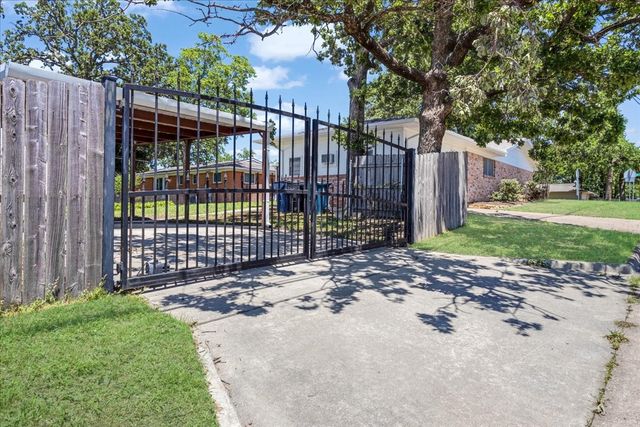 131 S Imperial Drive, Denison, TX 75020