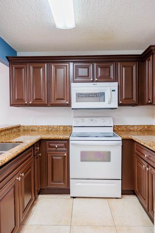 1524 Lake Crystal Drive E, Royal Palm Beach, FL 33411