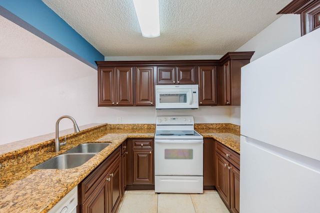 1524 Lake Crystal Drive E, Royal Palm Beach, FL 33411