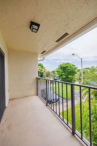 1524 Lake Crystal Drive E, Royal Palm Beach, FL 33411