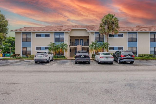 1524 Lake Crystal Drive E, Royal Palm Beach, FL 33411