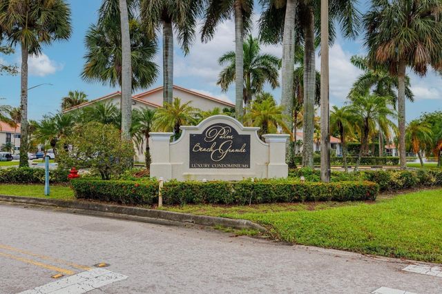 1524 Lake Crystal Drive E, Royal Palm Beach, FL 33411