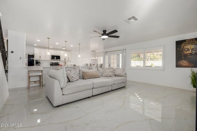 5702 W WINDROSE Drive, Glendale, AZ 85304