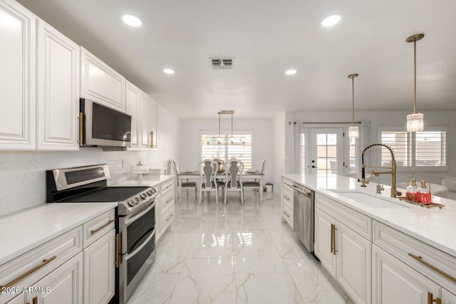 5702 W WINDROSE Drive, Glendale, AZ 85304