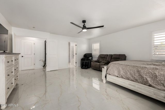 5702 W WINDROSE Drive, Glendale, AZ 85304