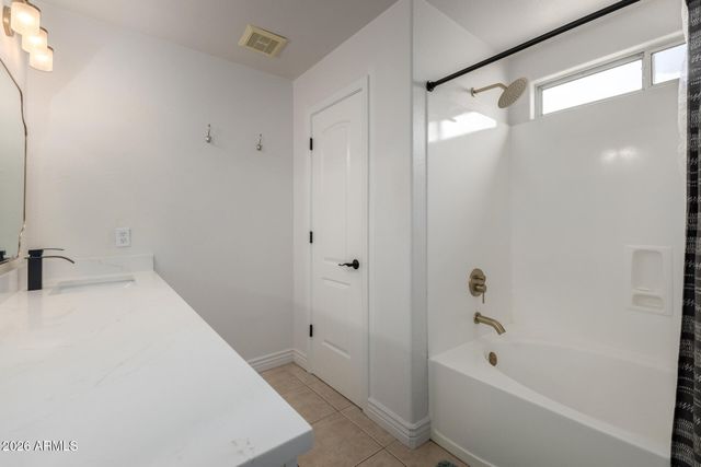 5702 W WINDROSE Drive, Glendale, AZ 85304