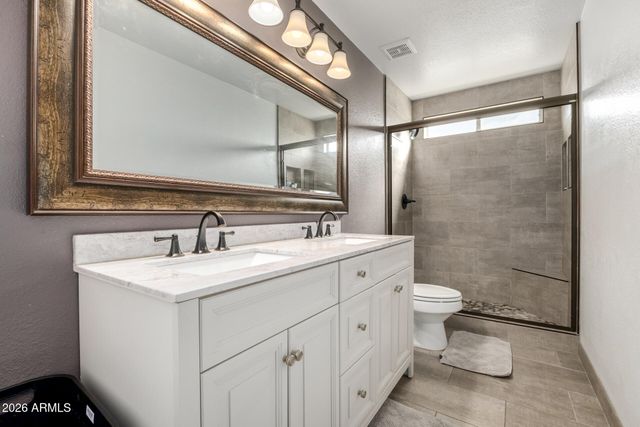 5702 W WINDROSE Drive, Glendale, AZ 85304