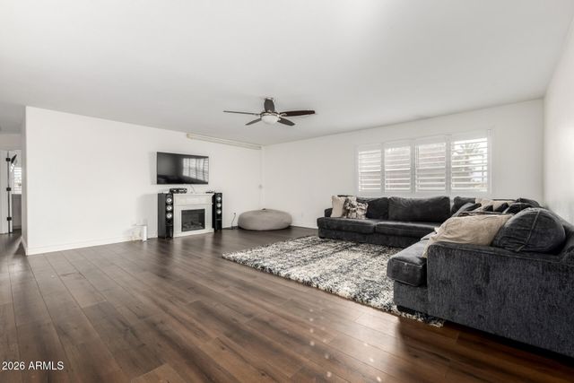 5702 W WINDROSE Drive, Glendale, AZ 85304