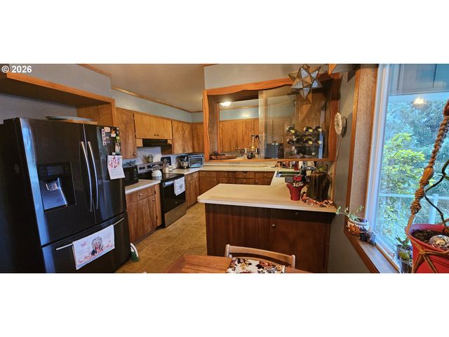 1123 Se HAWTHORNE Dr, Roseburg, OR 97470