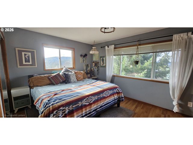 1123 Se HAWTHORNE Dr, Roseburg, OR 97470