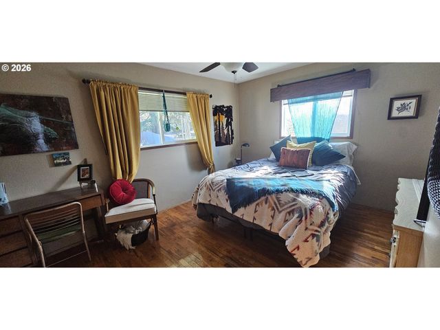 1123 Se HAWTHORNE Dr, Roseburg, OR 97470