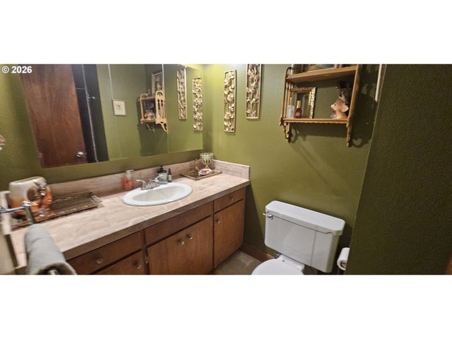 1123 Se HAWTHORNE Dr, Roseburg, OR 97470