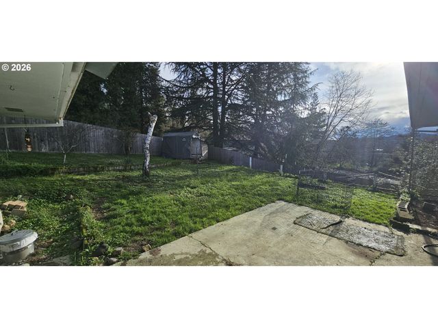 1123 Se HAWTHORNE Dr, Roseburg, OR 97470