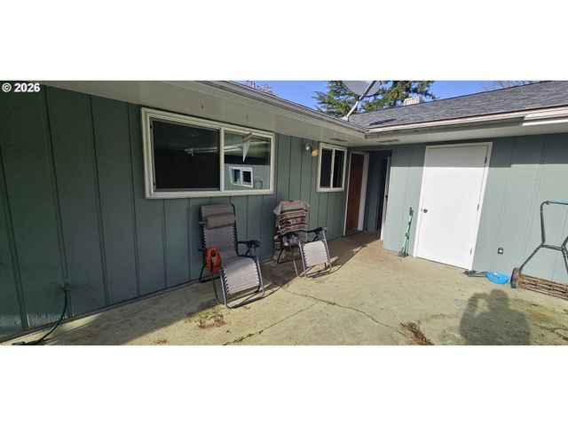 1123 Se HAWTHORNE Dr, Roseburg, OR 97470