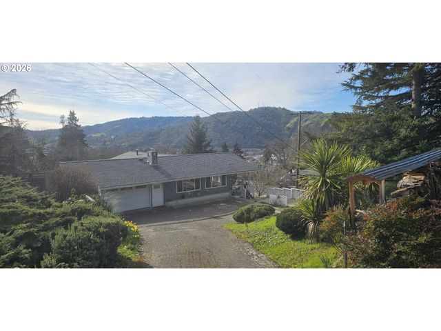 1123 Se HAWTHORNE Dr, Roseburg, OR 97470