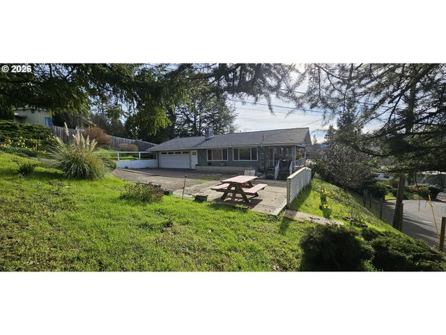 1123 Se HAWTHORNE Dr, Roseburg, OR 97470