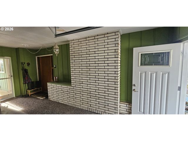 1123 Se HAWTHORNE Dr, Roseburg, OR 97470