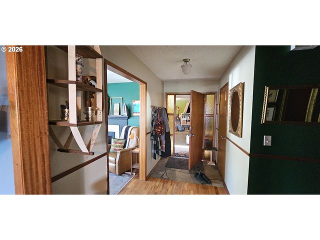 1123 Se HAWTHORNE Dr, Roseburg, OR 97470