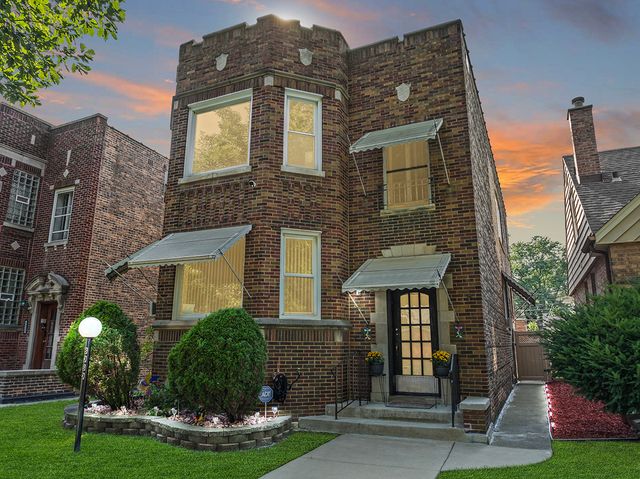 8030 S Trumbull Avenue, Chicago, IL 60652