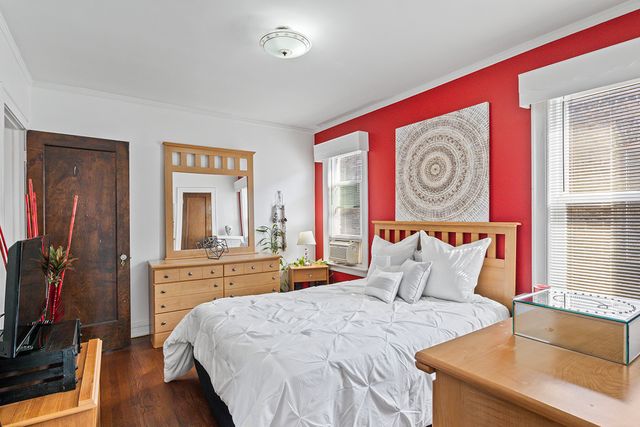 8030 S Trumbull Avenue, Chicago, IL 60652