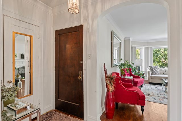 8030 S Trumbull Avenue, Chicago, IL 60652