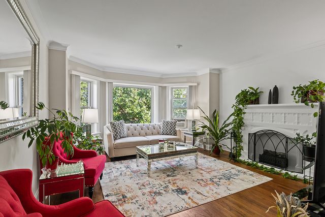 8030 S Trumbull Avenue, Chicago, IL 60652